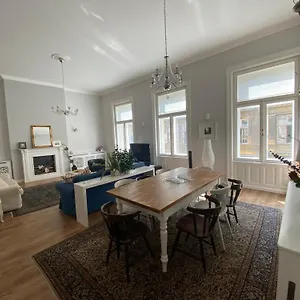  Apartment Urban Haven - 3 Beds, 3 Baths, Free Parking, Near Central Market