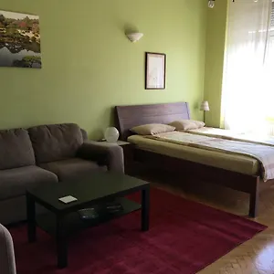 Studio Along The Danube Apartamento
